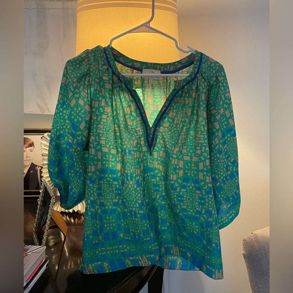 Small Collective Concepts top. Flowy with elastic 3/4 sleeves